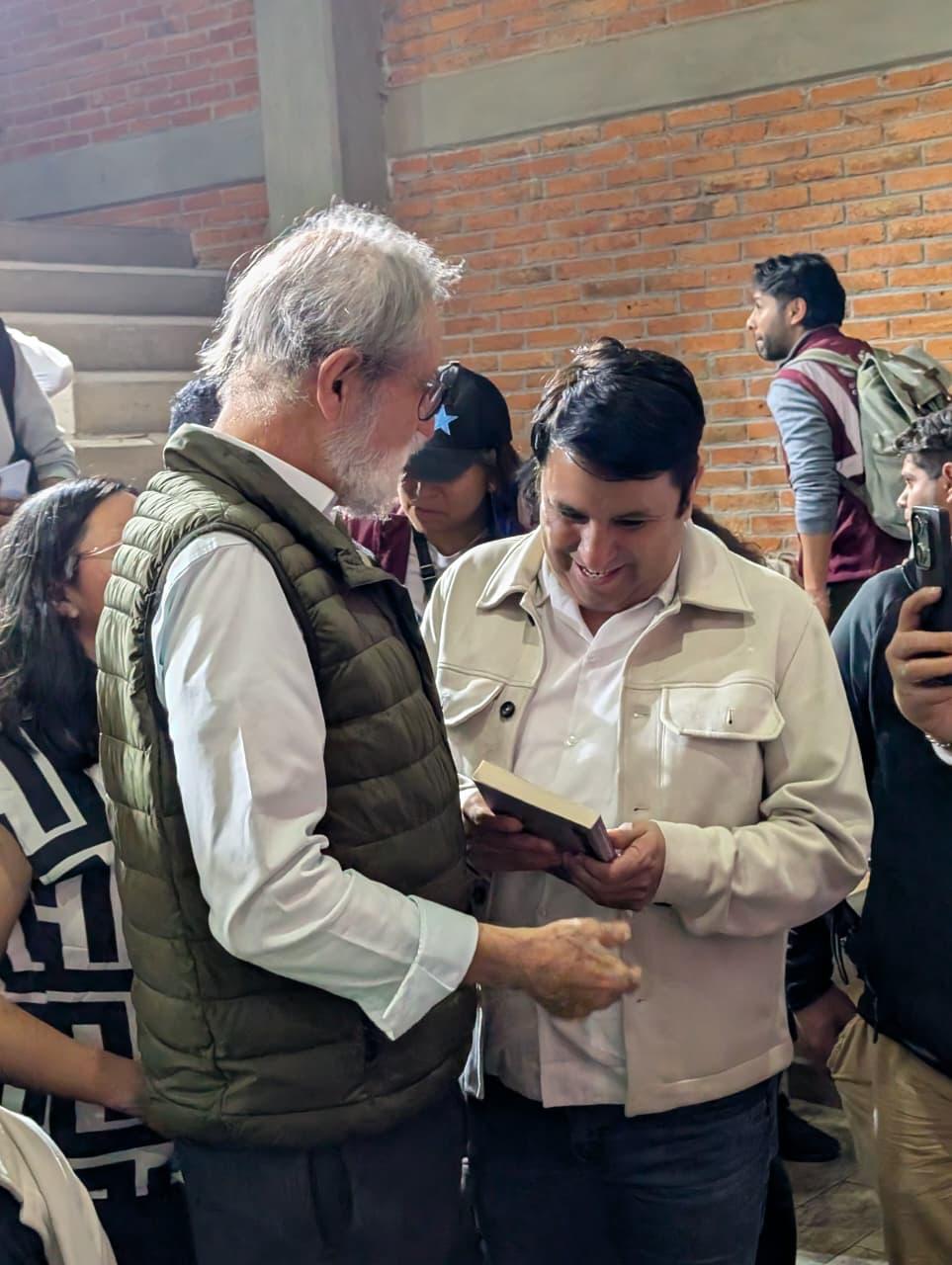 Acompañe a Pedro Moctezuma Barragán en la presentación de su libro "La Chispa" - Foto 4