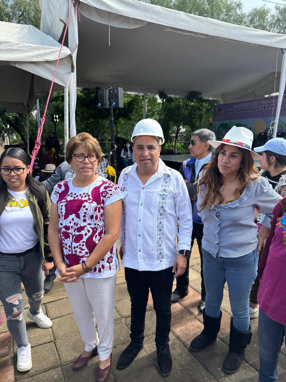 Con Martha Soledad Ávila Ventura - Foto 3
